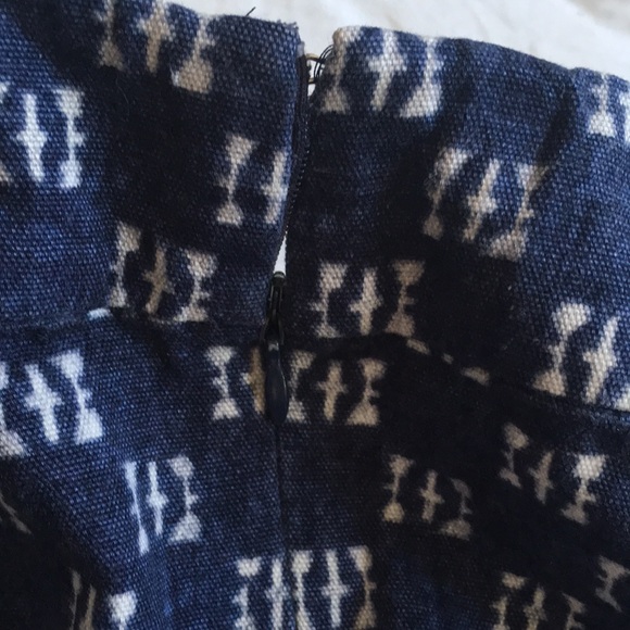 Gap size 2 navy mini skirt with white design - Picture 4 of 7